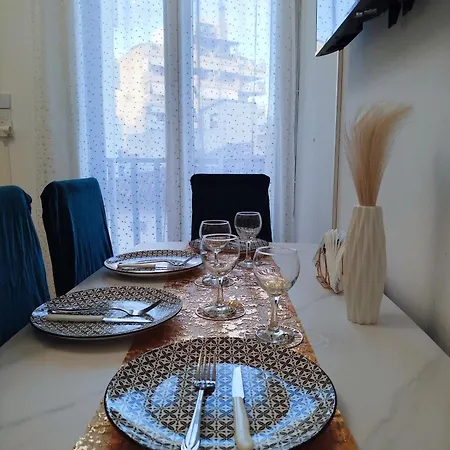 Apartment Celestial Near Downtown & The